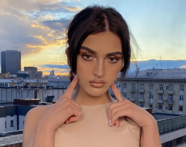 «Смерть коснулась меня»: Дина Саева о выкидыше мамы, смерти отца и употреблении антидепрессантов