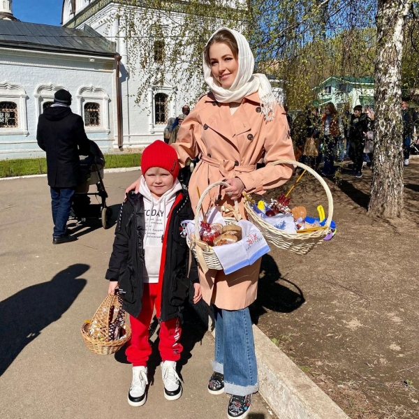 Светлый праздник: как отметили Пасху российские звезды