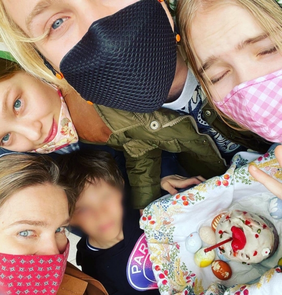 Светлый праздник: как отметили Пасху российские звезды