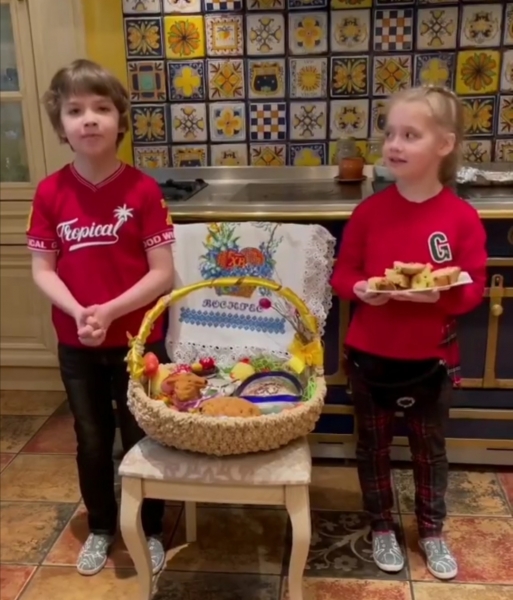 Светлый праздник: как отметили Пасху российские звезды