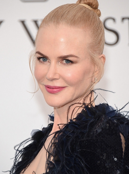 Свои или накачала: пластический хирург комментирует губы звезд