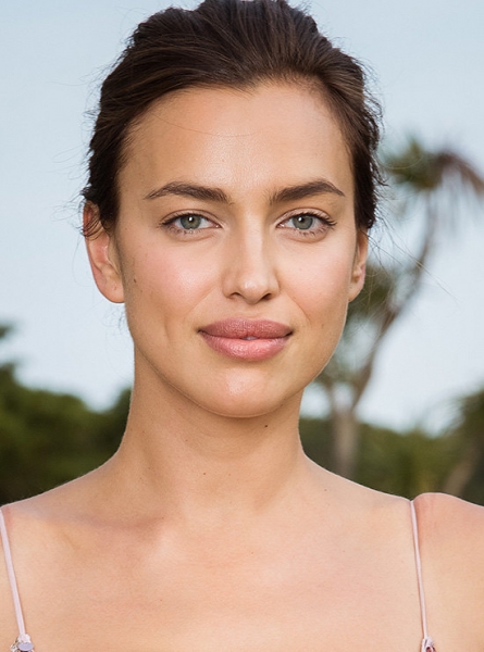 Свои или накачала: пластический хирург комментирует губы звезд