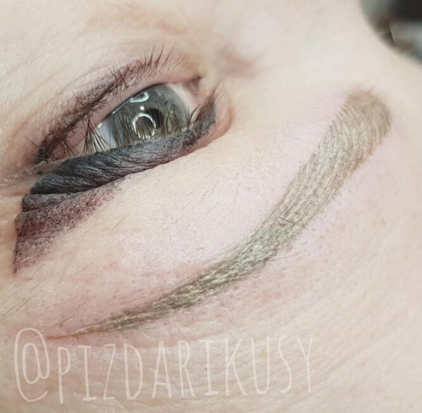 Такое делают? 33 неудачных варианта татуажа, которые точно не стоит повторять