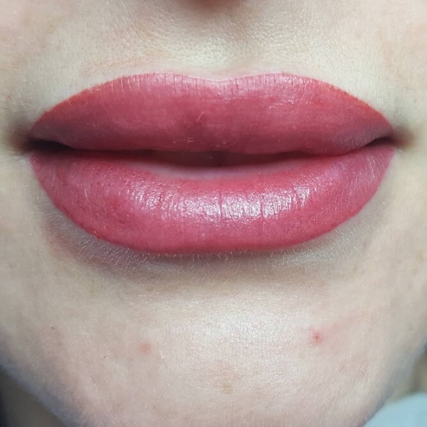 Такое делают? 33 неудачных варианта татуажа, которые точно не стоит повторять