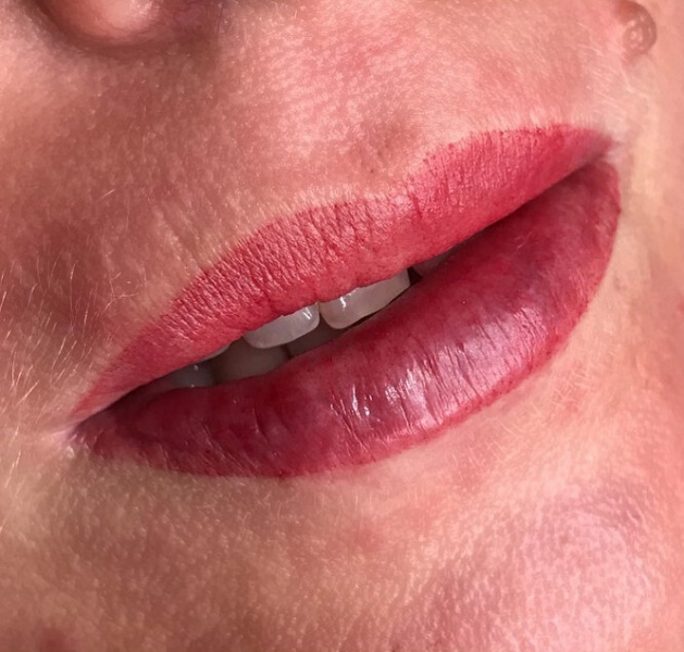 Такое делают? 33 неудачных варианта татуажа, которые точно не стоит повторять