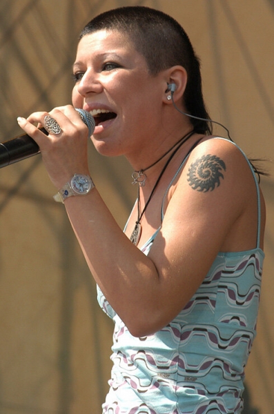 Тогда и сейчас: как сегодня выглядят певицы, чья карьера началась в 2000-х