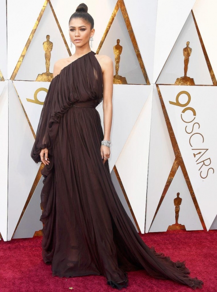 Топ стильных выходов Зендаи