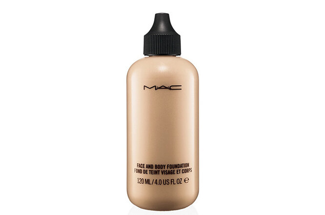 «Умылась тональным»: 7 правил, которые помогут избежать эффекта манекена на лице