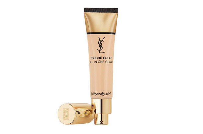 «Умылась тональным»: 7 правил, которые помогут избежать эффекта манекена на лице