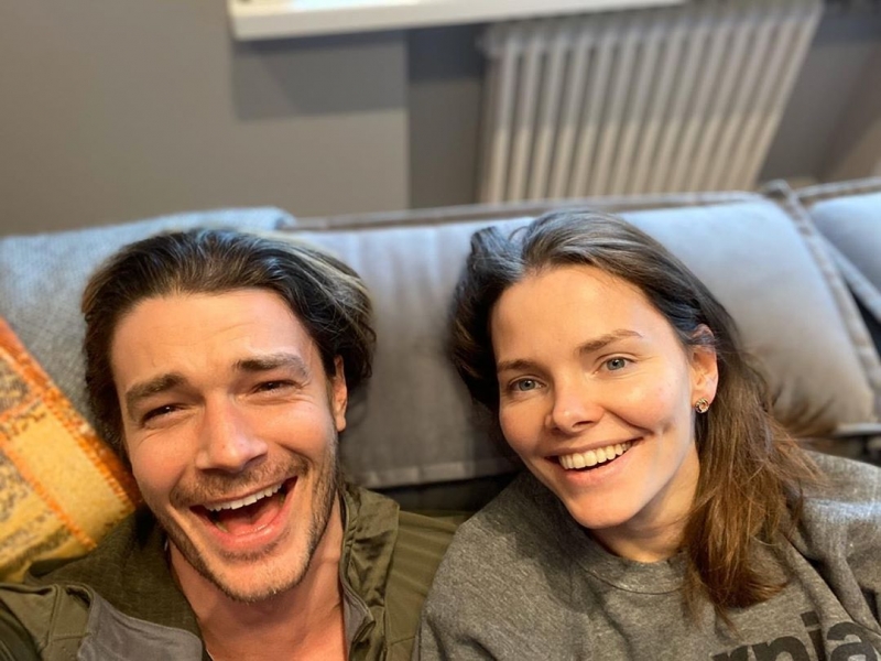 В годовщину свадьбы Потапа и Насти Каменских: звездные пары, которые познакомились на работе 