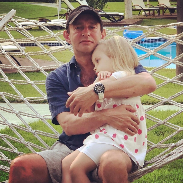 В годовщину свадьбы Потапа и Насти Каменских: звездные пары, которые познакомились на работе 