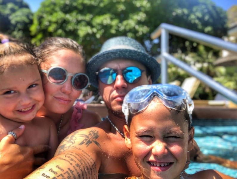 В годовщину свадьбы Потапа и Насти Каменских: звездные пары, которые познакомились на работе 