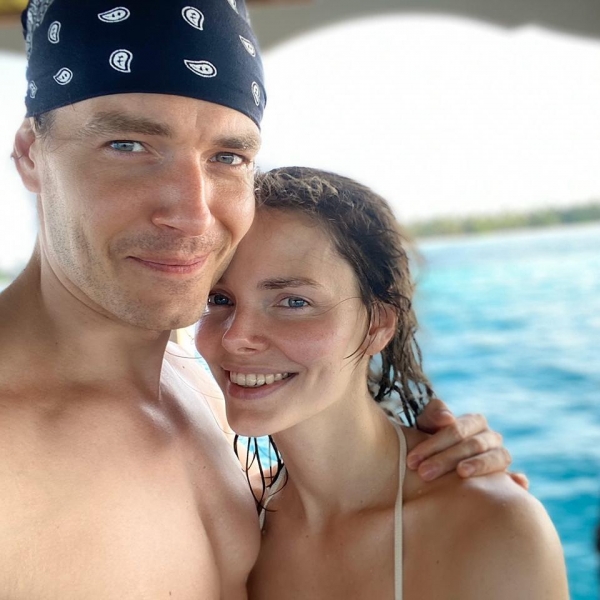 В годовщину свадьбы Потапа и Насти Каменских: звездные пары, которые познакомились на работе 