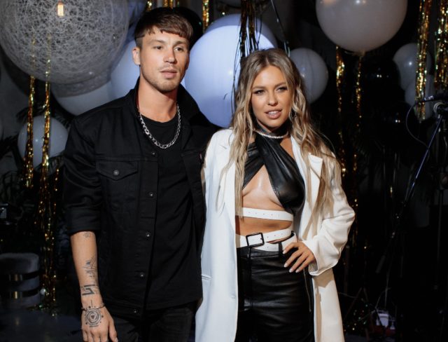 В годовщину свадьбы Потапа и Насти Каменских: звездные пары, которые познакомились на работе 