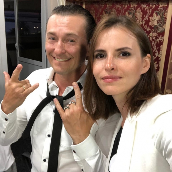 В годовщину свадьбы Потапа и Насти Каменских: звездные пары, которые познакомились на работе 