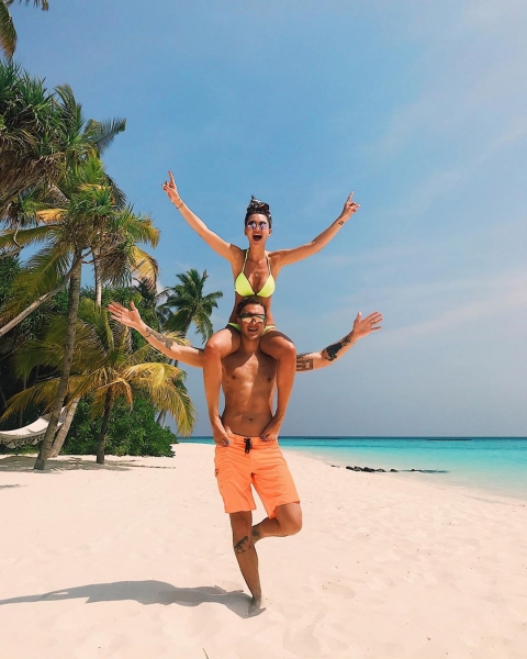 В годовщину свадьбы Потапа и Насти Каменских: звездные пары, которые познакомились на работе 