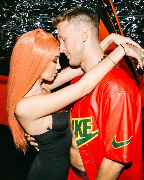 В годовщину свадьбы Потапа и Насти Каменских: звездные пары, которые познакомились на работе 