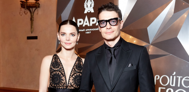 В годовщину свадьбы Потапа и Насти Каменских: звездные пары, которые познакомились на работе 