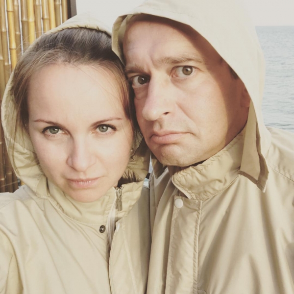 В годовщину свадьбы Потапа и Насти Каменских: звездные пары, которые познакомились на работе 