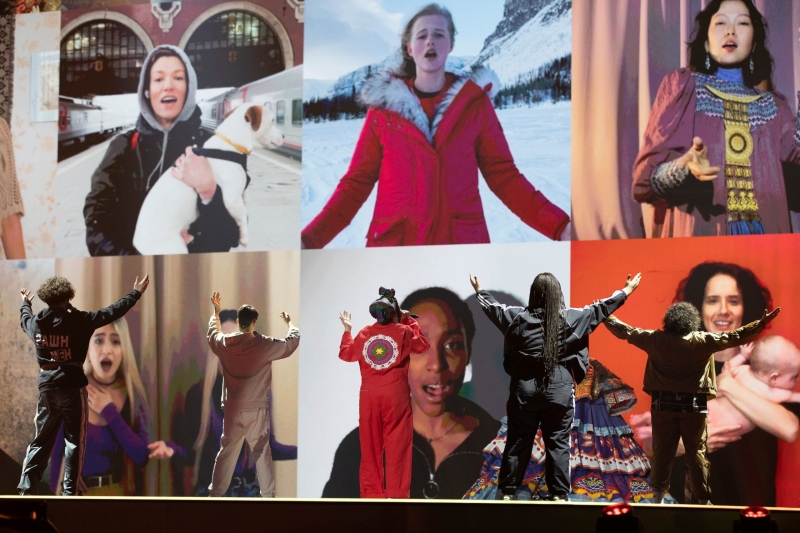 Видео с репетиции Манижи на «Евровидении-2021»: платье на колесах и огненные пушки