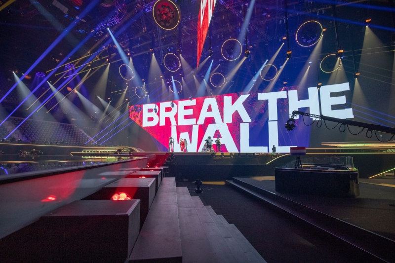 Видео с репетиции Манижи на «Евровидении-2021»: платье на колесах и огненные пушки