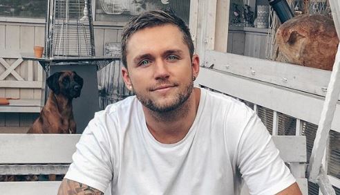 Влад Соколовский не может покинуть Израиль из-за обострения военных действий