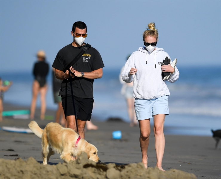 Вместо красных дорожек: собрали топ выходов звезд за сутки