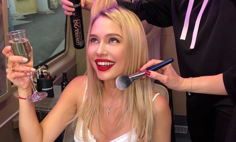 Во Всемирный день блондинок: топ отечественных звезд со светлыми волосами