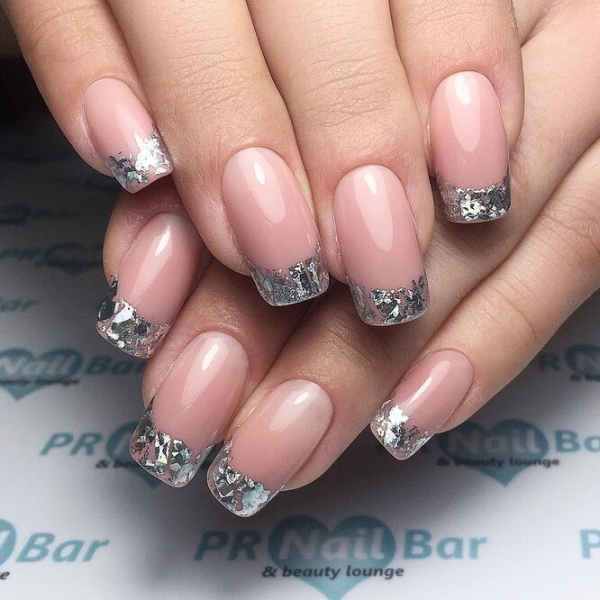 Всегда в моде: 35 горячих идей французского маникюра