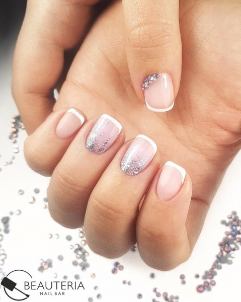 Всегда в моде: 35 горячих идей французского маникюра