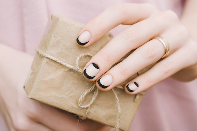 Всегда в моде: 35 горячих идей французского маникюра