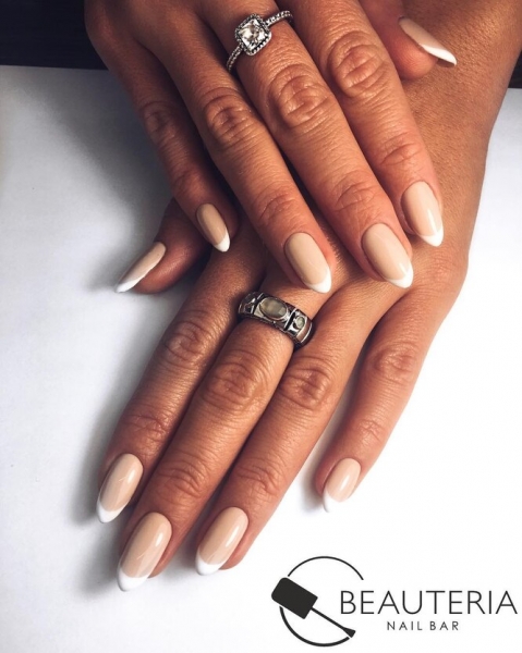 Всегда в моде: 35 горячих идей французского маникюра