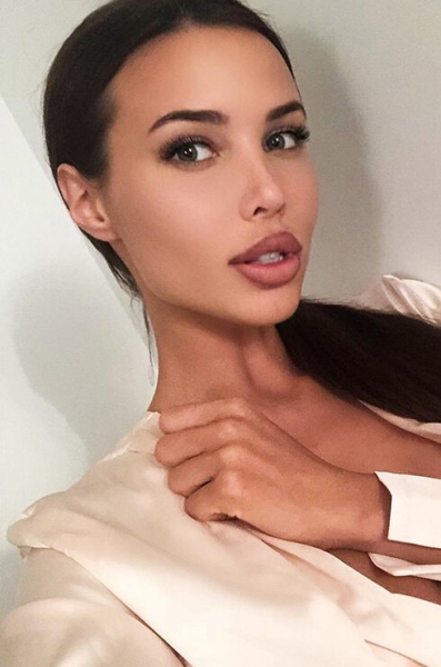 За натуральность! Звёзды, которые избавились от пластики