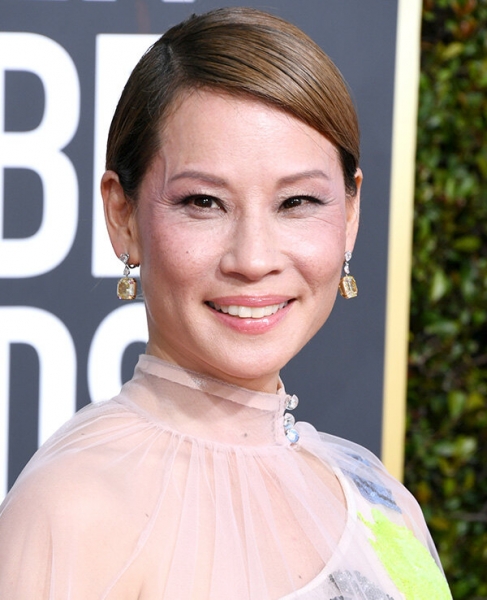 Загар или бледность? Что молодит звездных женщин разного типа старения