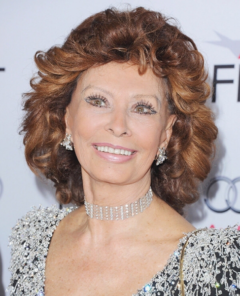 Загар или бледность? Что молодит звездных женщин разного типа старения