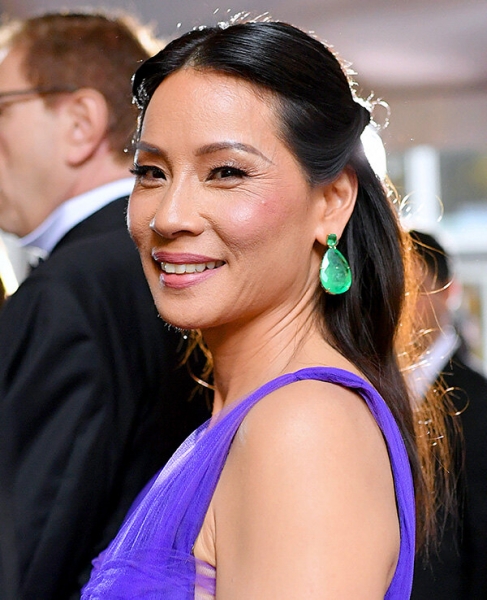 Загар или бледность? Что молодит звездных женщин разного типа старения