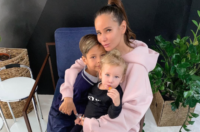 «Зефирный челлендж»: российские звезды повторяют на детях эксперимент 70-х