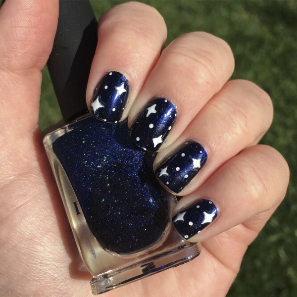 Земля в&nbsp;иллюминаторе: модный инста-тренд &laquo;космический маникюр&raquo;