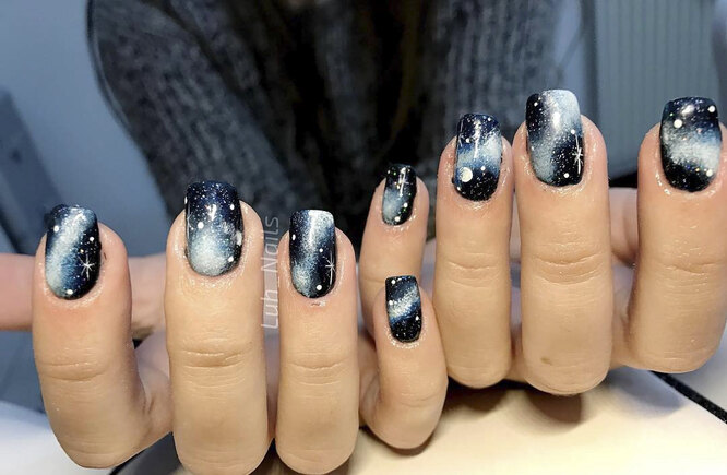 Земля в&nbsp;иллюминаторе: модный инста-тренд &laquo;космический маникюр&raquo;