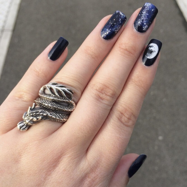 Земля в&nbsp;иллюминаторе: модный инста-тренд &laquo;космический маникюр&raquo;