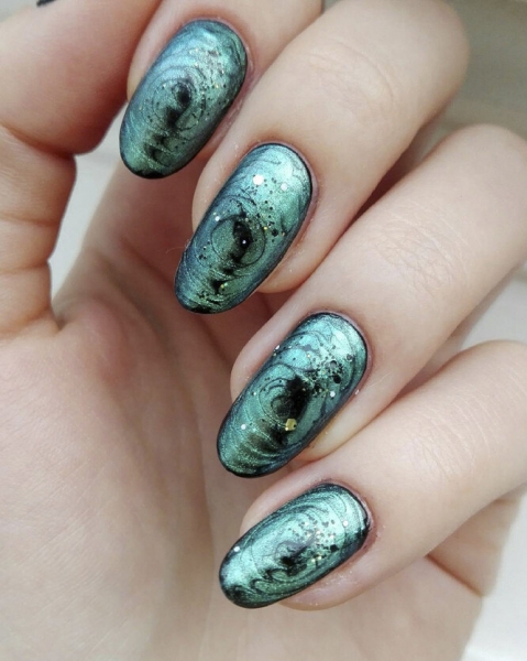 Земля в&nbsp;иллюминаторе: модный инста-тренд &laquo;космический маникюр&raquo;