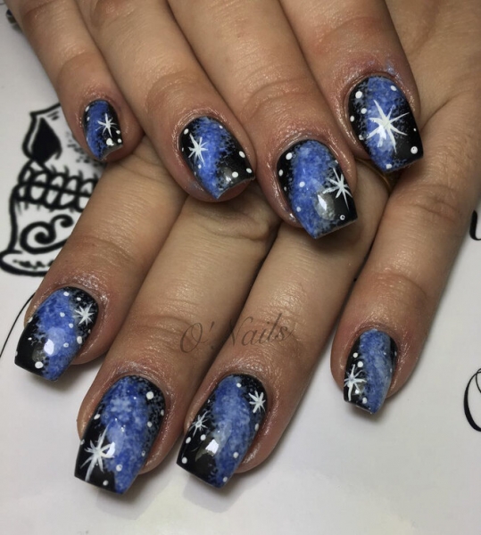 Земля в&nbsp;иллюминаторе: модный инста-тренд &laquo;космический маникюр&raquo;