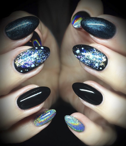 Земля в&nbsp;иллюминаторе: модный инста-тренд &laquo;космический маникюр&raquo;