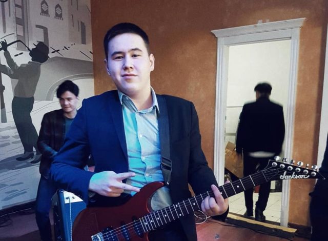 Жизнь после победы на «Грэмми»: Imanbek приобрел Mercedes