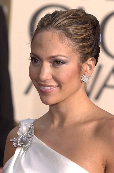 Звезды с пластикой шеи: кто из знаменитостей выглядит моложе после операции