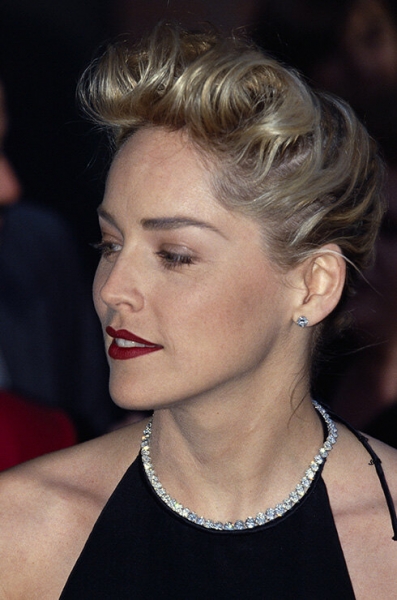 Звезды с пластикой шеи: кто из знаменитостей выглядит моложе после операции