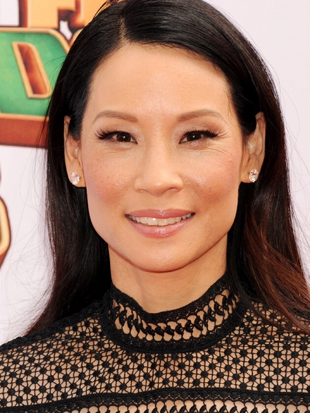 10 звезд с идеальной кожей: дерматолог-косметолог раскрывает их секреты