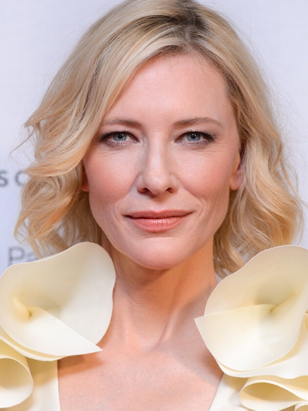 10 звезд с идеальной кожей: дерматолог-косметолог раскрывает их секреты