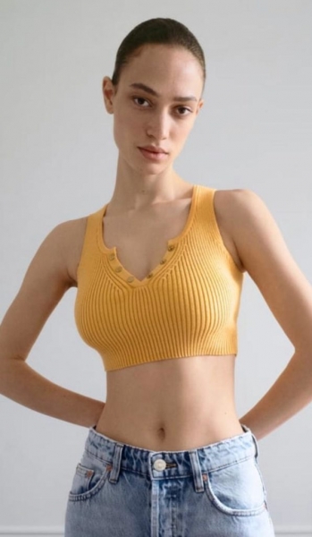 15 стильных трикотажных топов на лето 