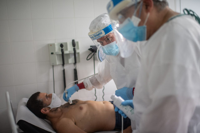 21 июня и коронавирус: больше 8,8 миллиона заболевших, в Бразилии число зараженных перевалило за миллион, в Москве впервые за 2 месяца зафиксировали меньше 1000 новых случаев